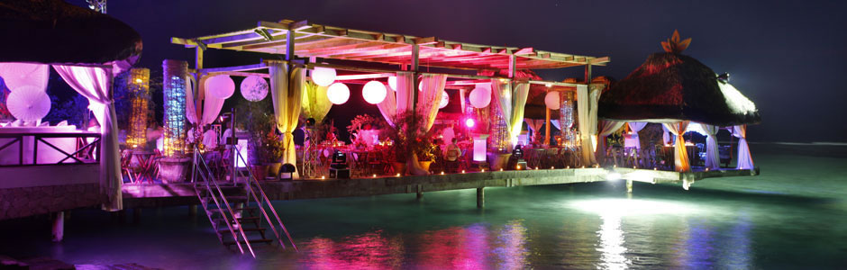 Boca Marina - Imagen lateral del restaurant. Vista nocturna.